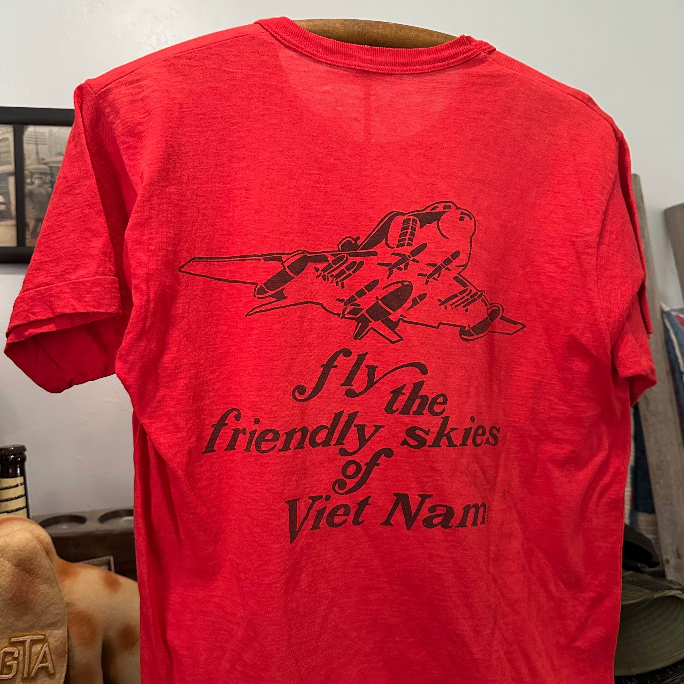 1960’s Vietnam War United Airlines Slogan Rip T-Shirt Size 46