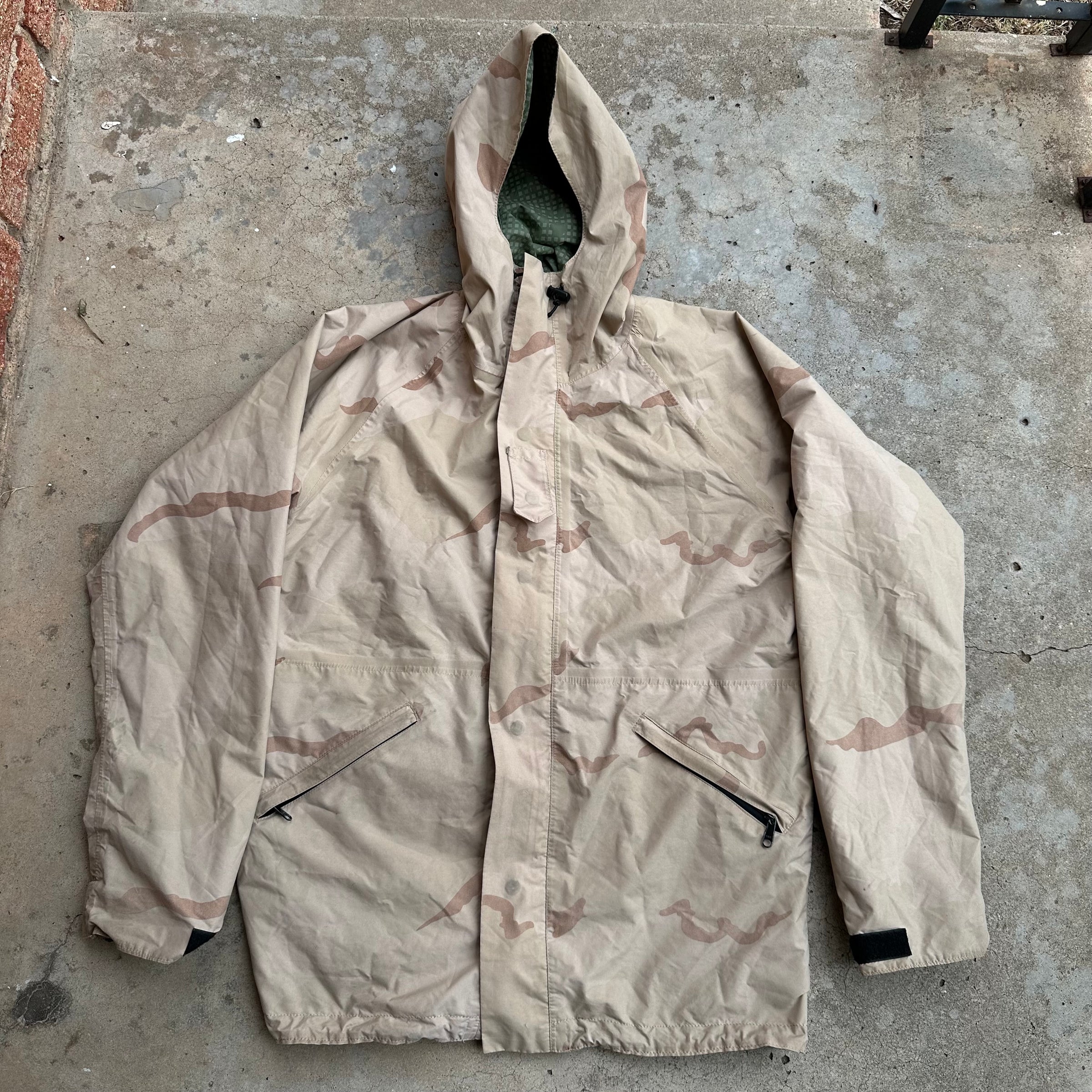 1990’s Reversible Desert Night Camo Lightweight Gore-Tex Parka Large Long