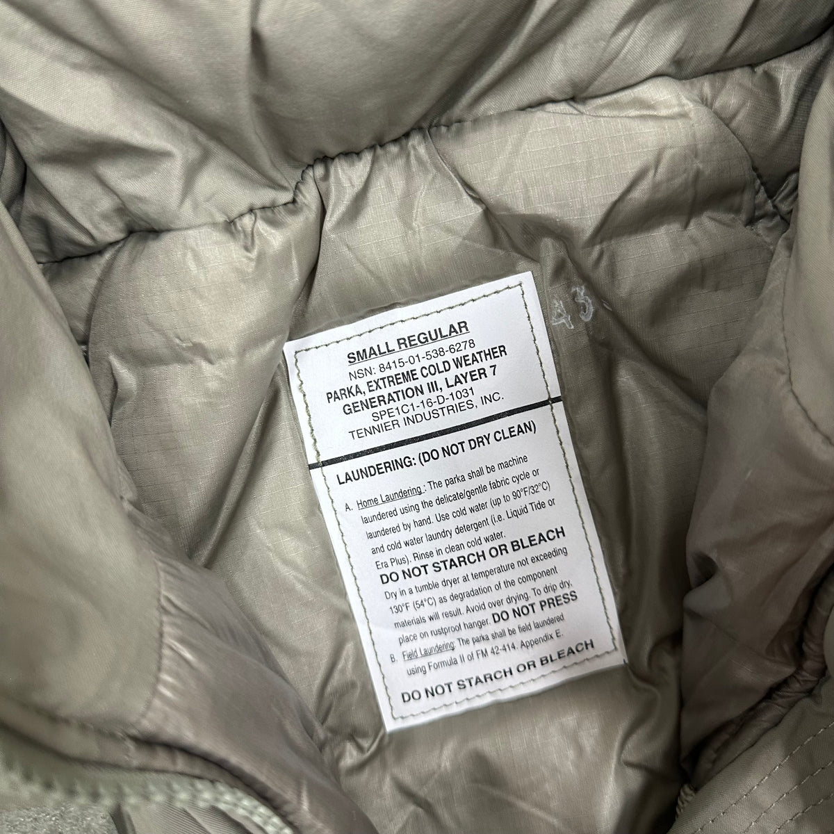 Deadstock 2000’s ECWCS Gen III Level 7 Parka Small Regular