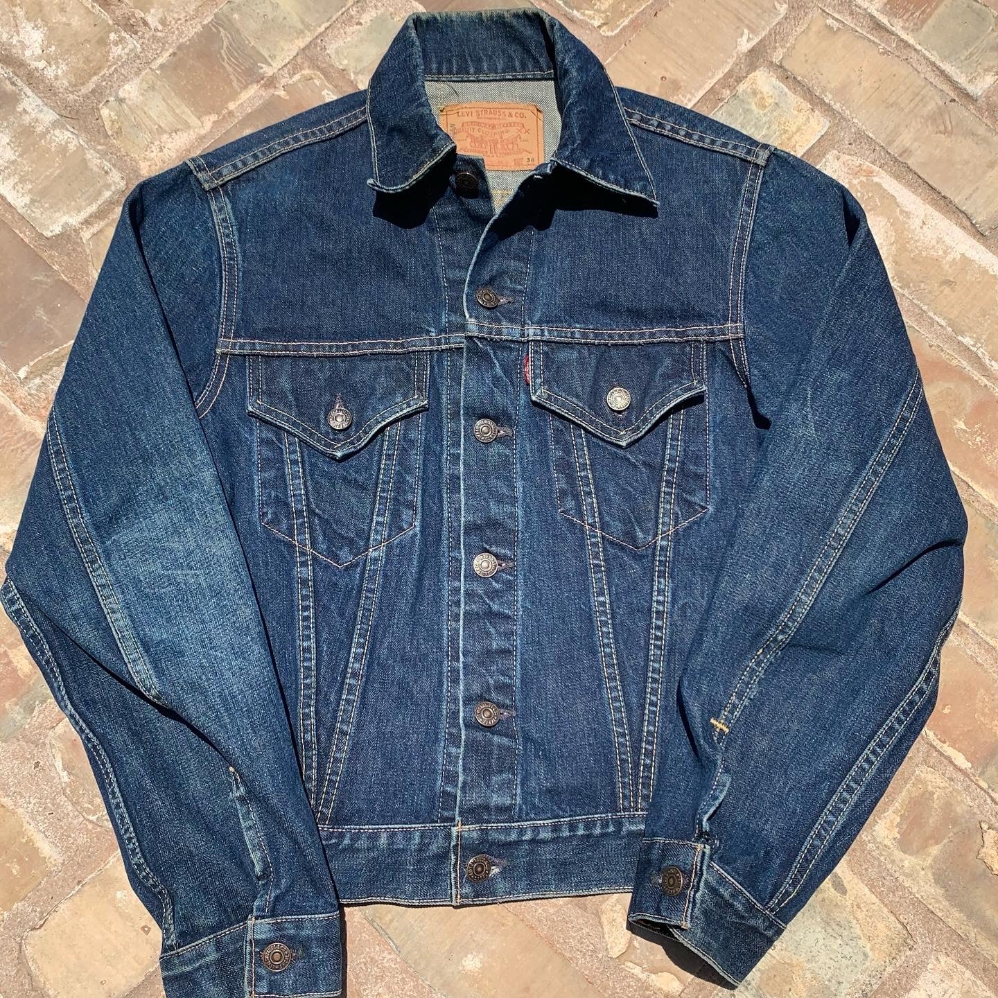 Early 1960's Levi's Type 3 557xx Dark Wash Denim Jacket Size 38 Small